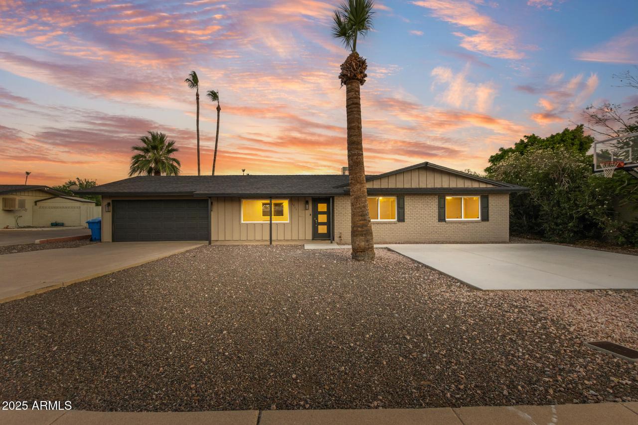 1911 E Lawrence Rd., Phoenix, AZ 85016