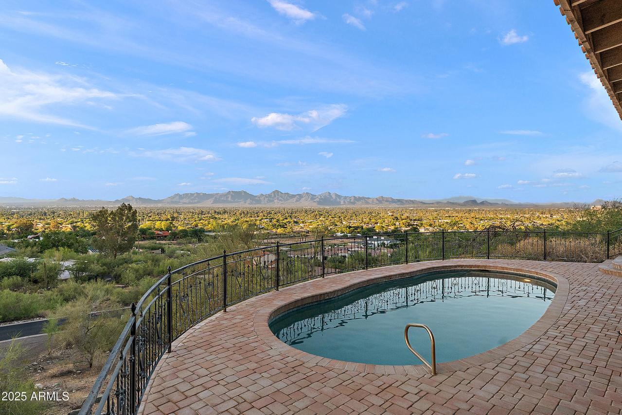 6349 E Hummingbird Ln., Paradise Valley, AZ 85253