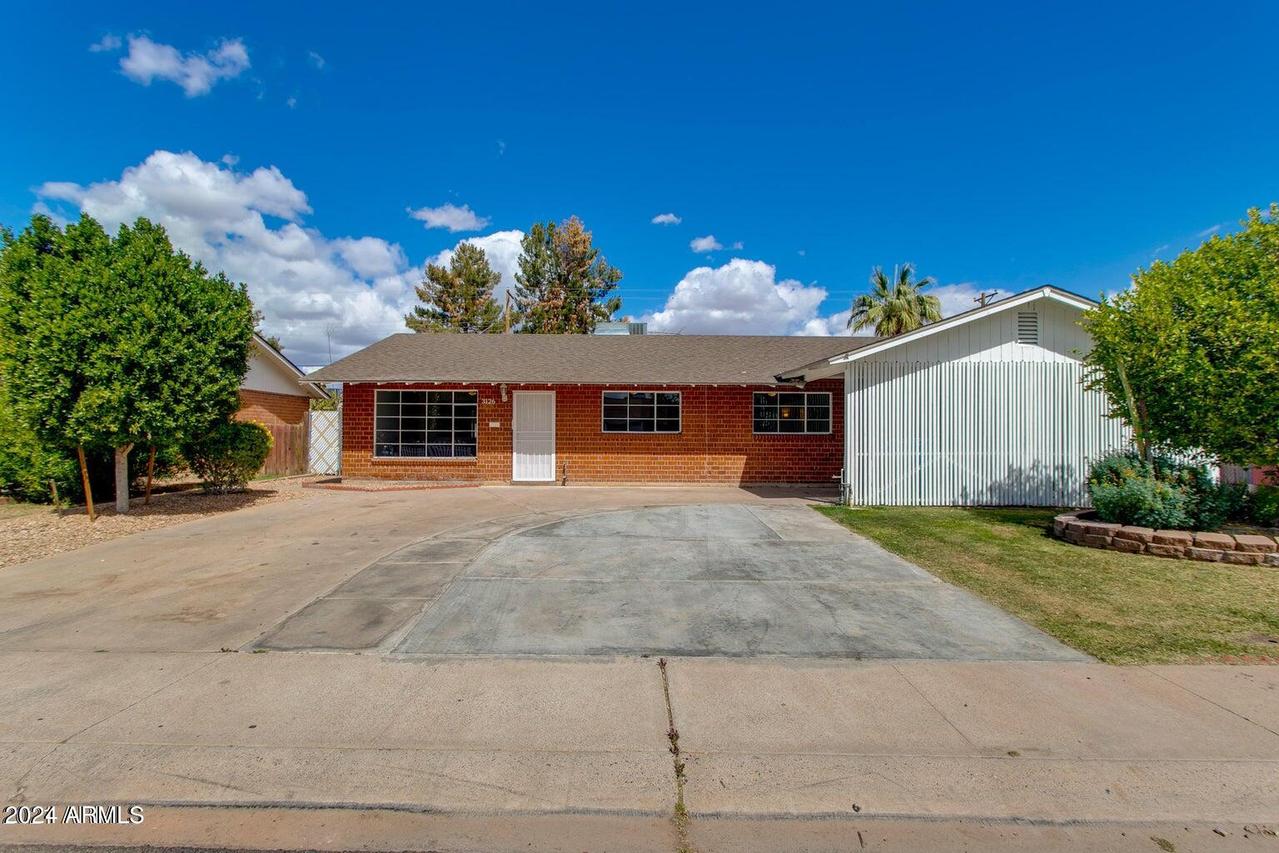 3126 W Stella Ln., Phoenix, AZ 85017