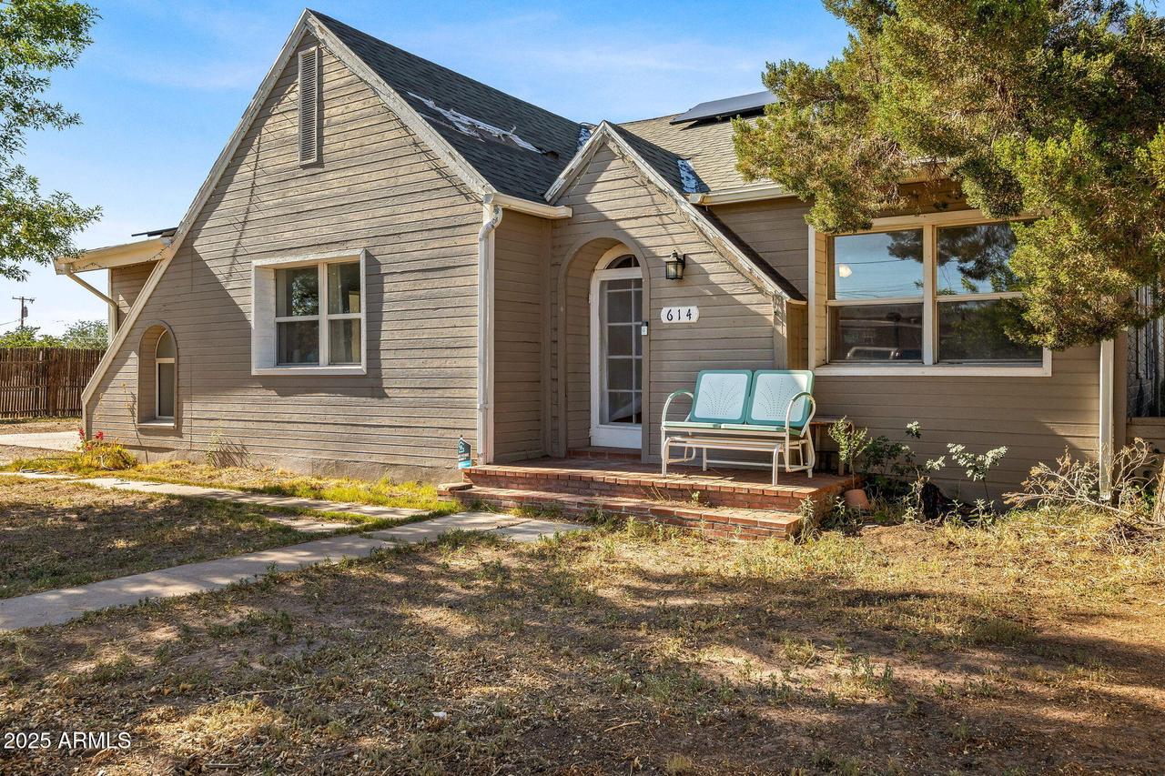 614 W Arizona St., Holbrook, AZ 86025