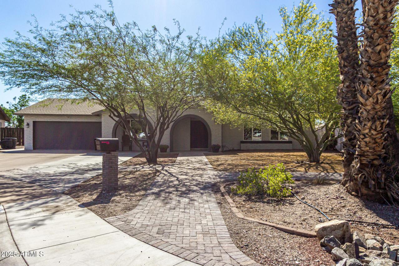 3061 W Betty Elyse Ln., Phoenix, AZ 85053