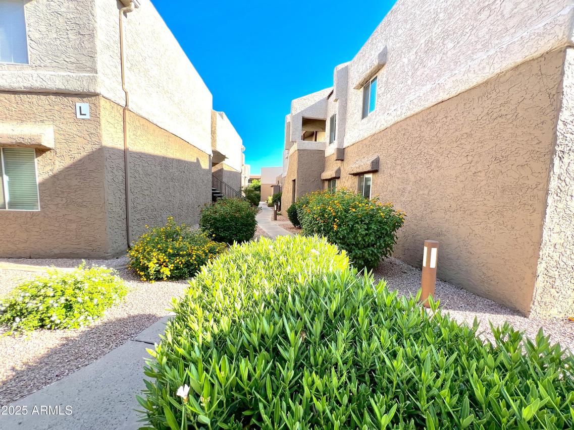 4554 E Paradise Village Pkwy. #133, Phoenix, AZ 85032