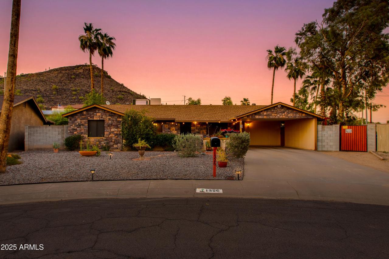 1326 W Joan De Arc Ave., Phoenix, AZ 85029