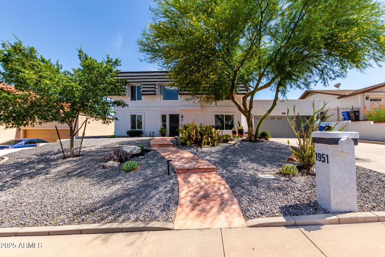 1951 E Janice Way, Phoenix, AZ 85022