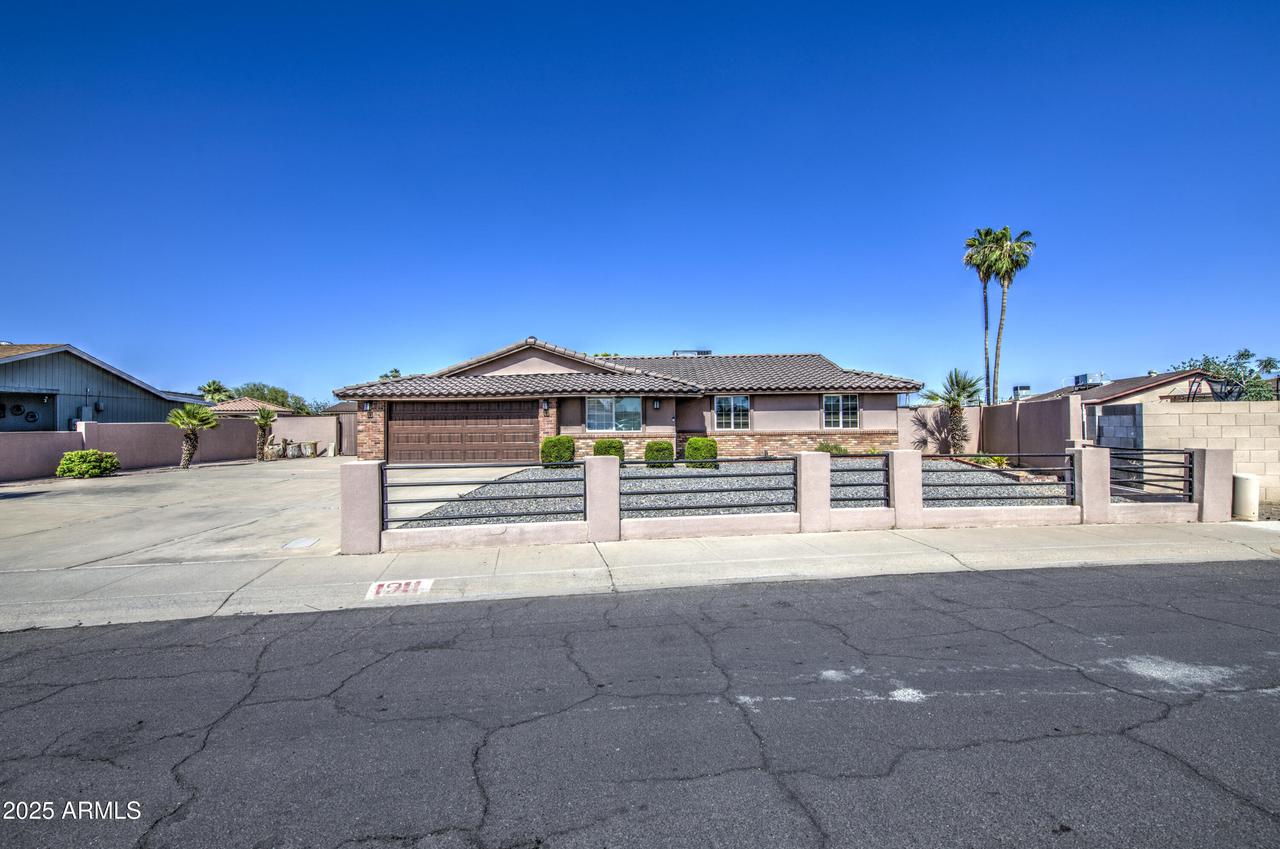 1911 N 42nd Ave., Phoenix, AZ 85009