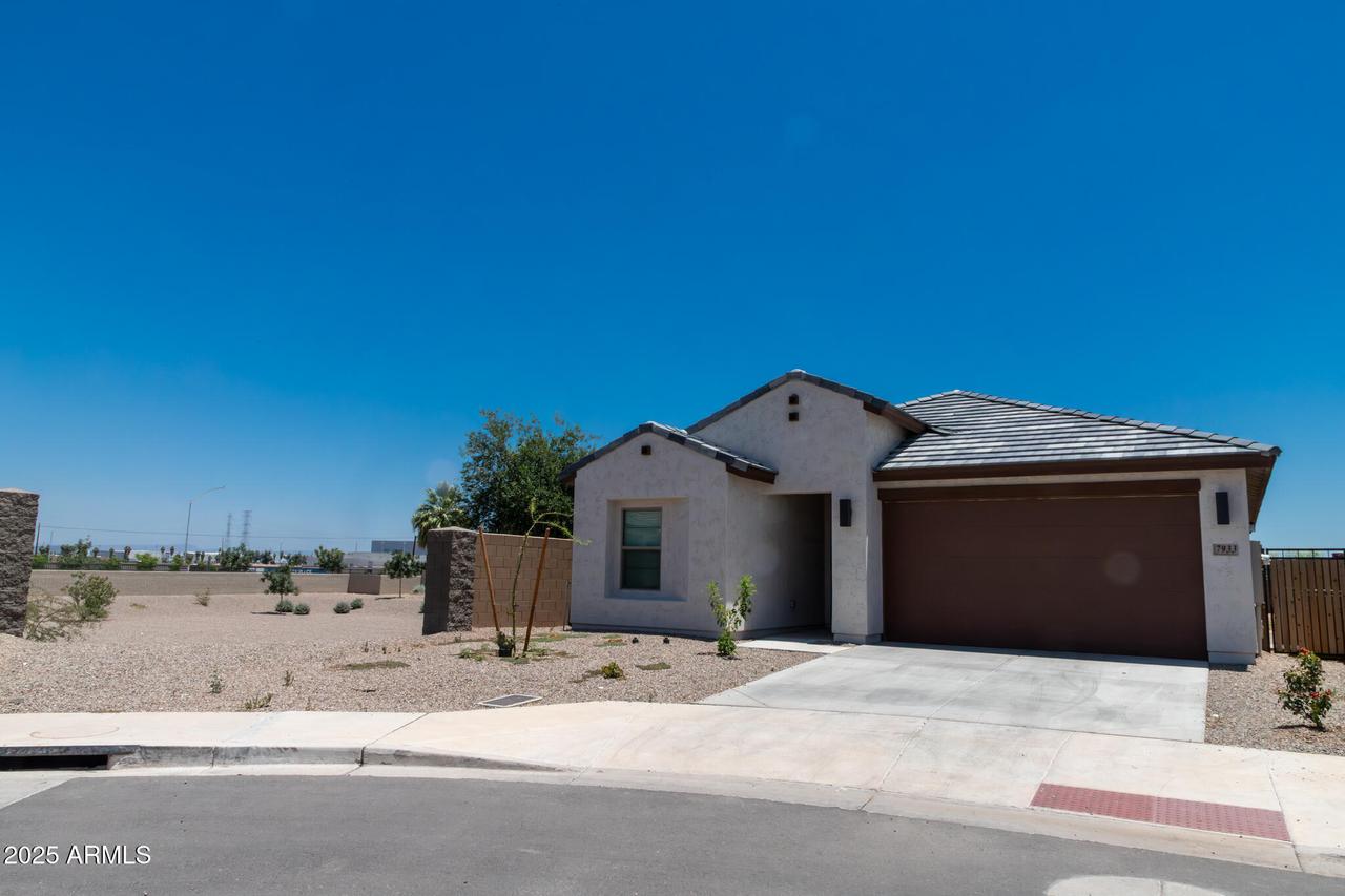 7933 N 79th Ave., Glendale, AZ 85303
