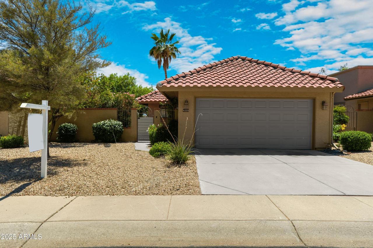 4225 E Sandia St., Phoenix, AZ 85044