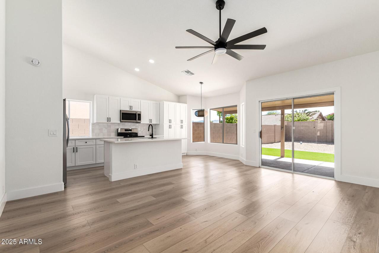 15226 S 14th Dr., Phoenix, AZ 85045