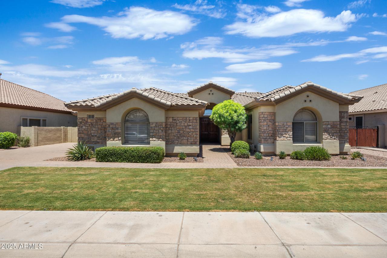2370 W Maplewood St., Chandler, AZ 85286
