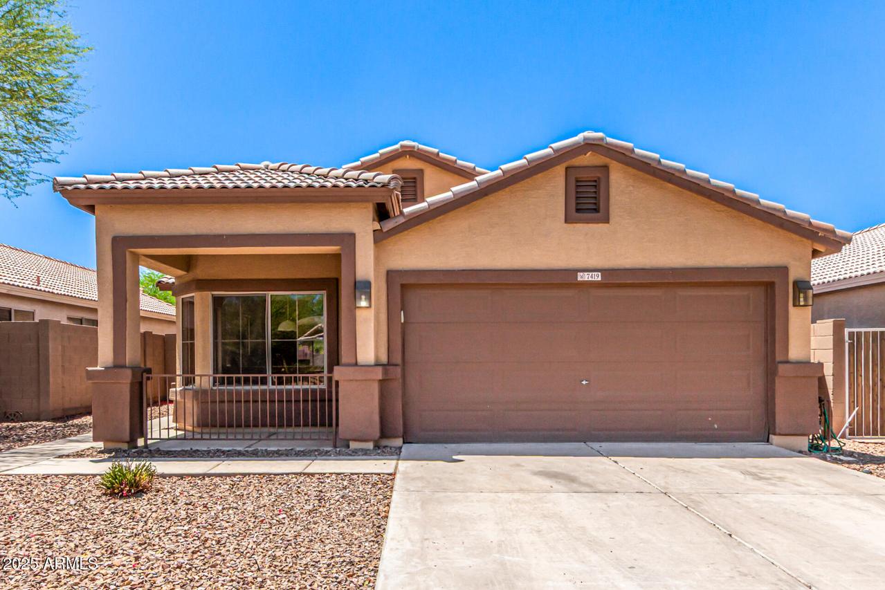 7419 W Raymond St., Phoenix, AZ 85043