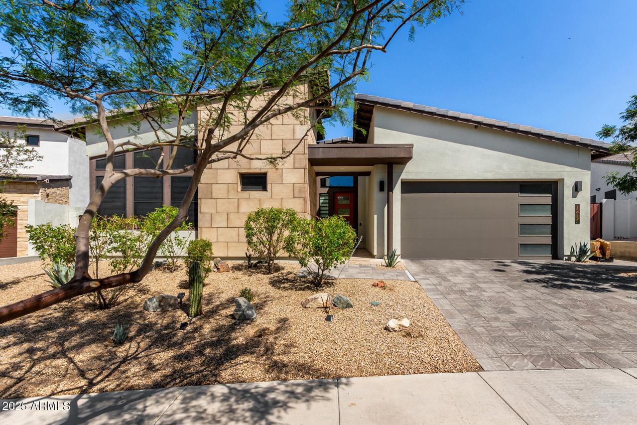 1217 E Monte Way, Phoenix, AZ 85042