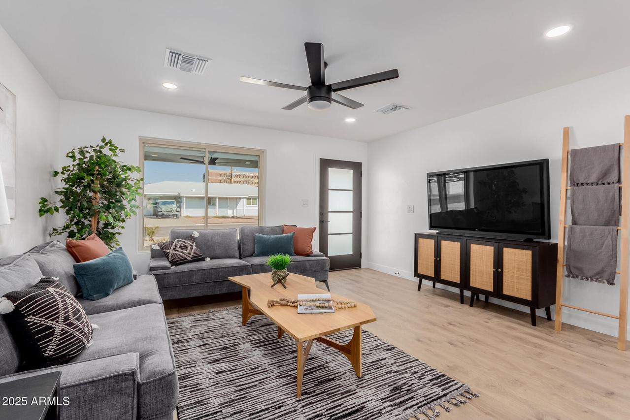 2041 W Palo Verde Dr., Phoenix, AZ 85015