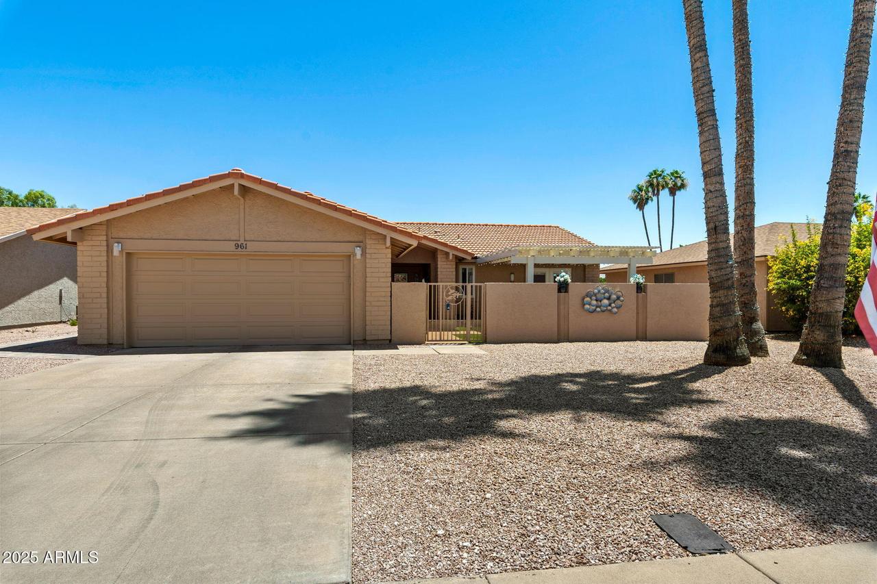961 Leisure World, Mesa, AZ 85206