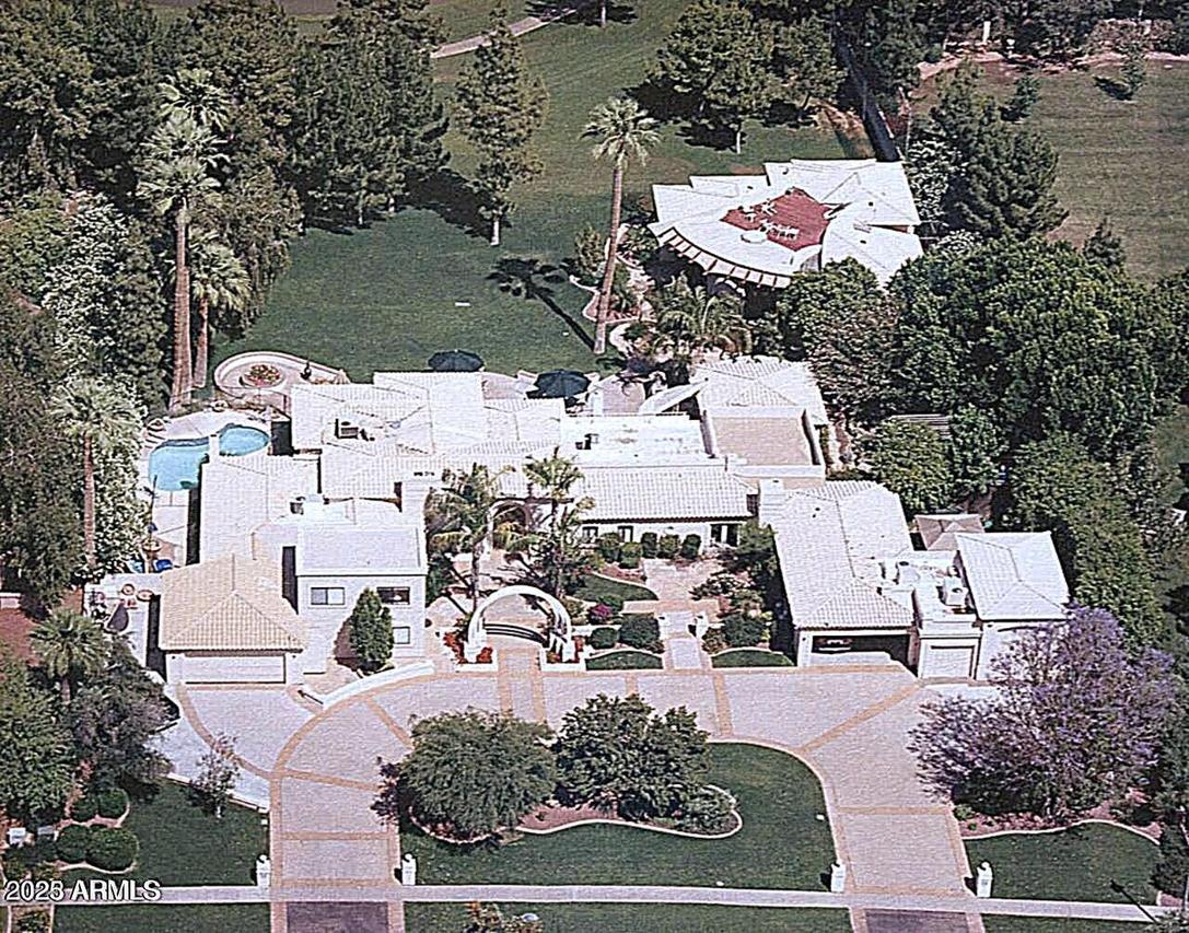 94 Biltmore Estates Dr., Phoenix, AZ 85016