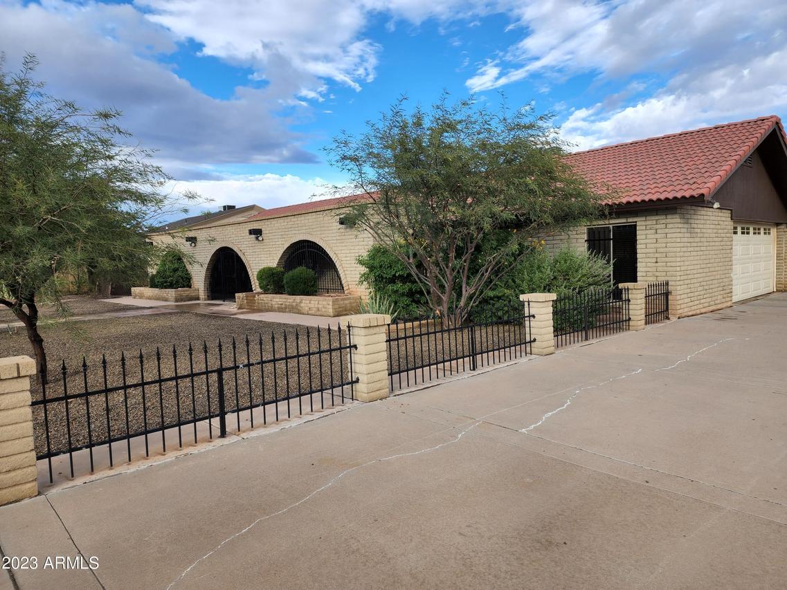 5801 N 73rd Ave., Glendale, AZ 85303