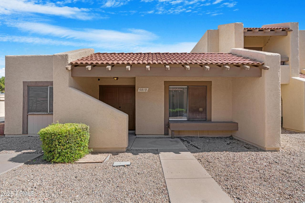 5813 W Gelding Dr., Glendale, AZ 85306