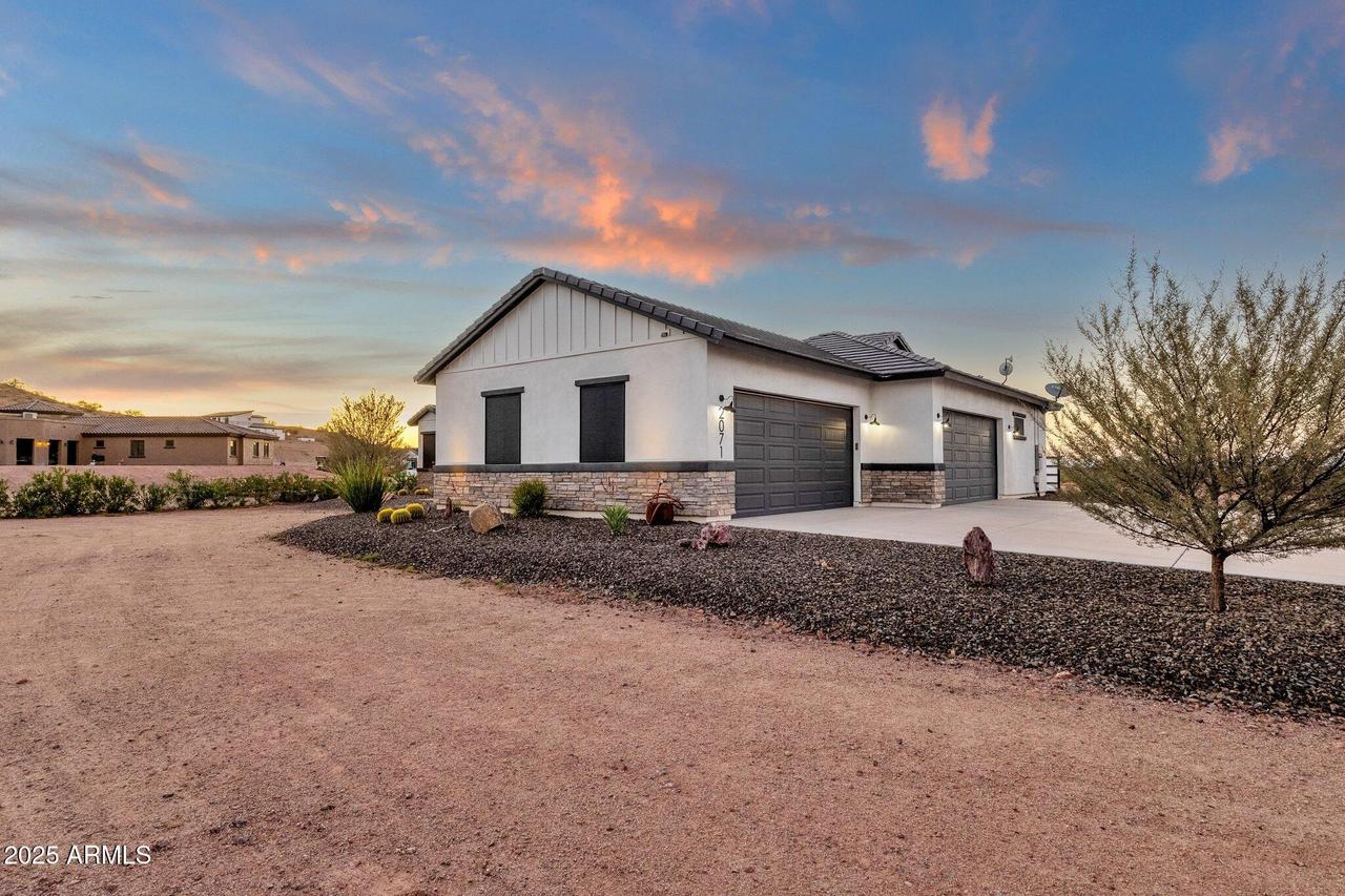 2071 W Butte Creek Blvd., San Tan Valley, AZ 85144