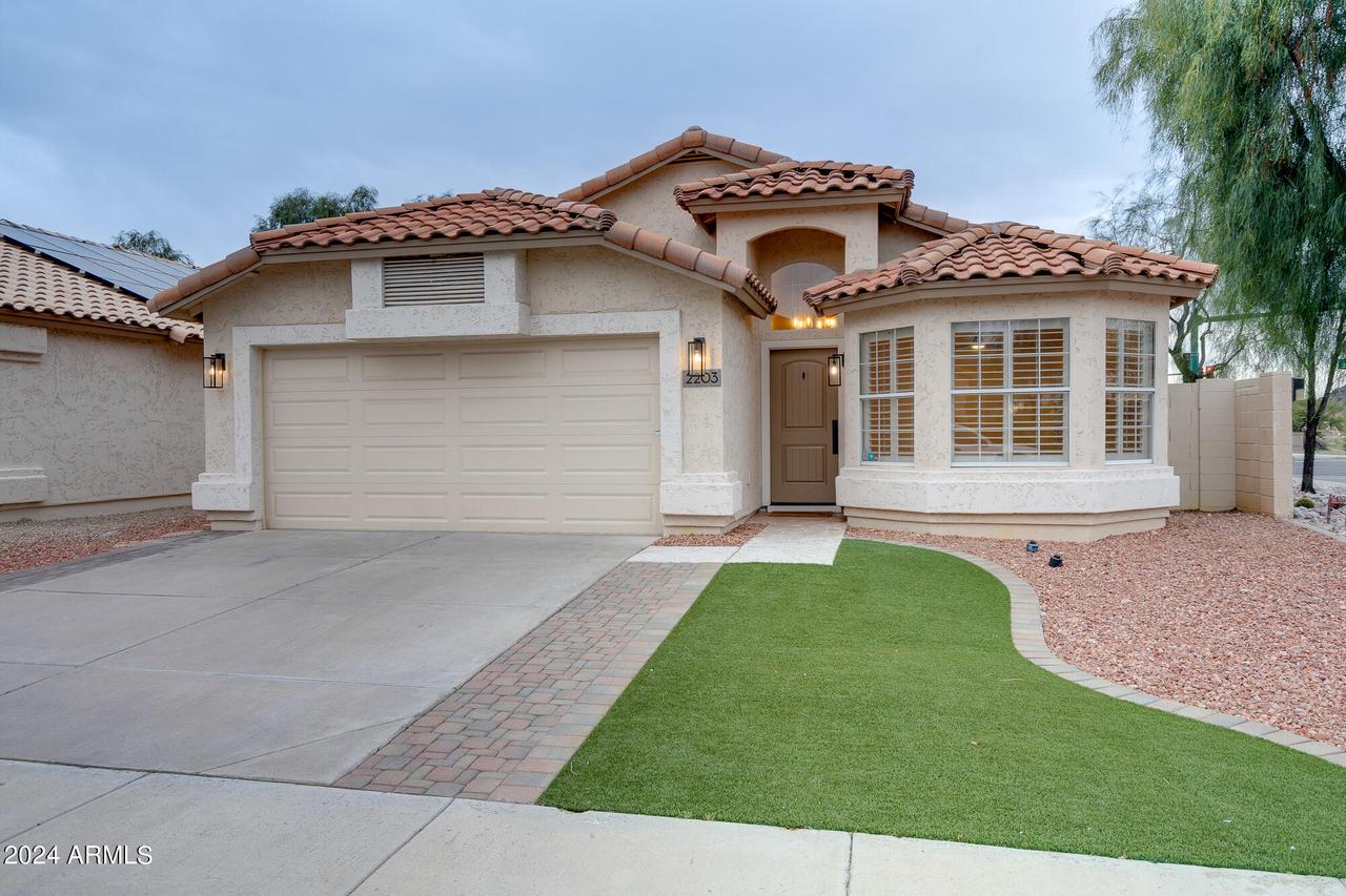 2203 E Crest Ln., Phoenix, AZ 85024