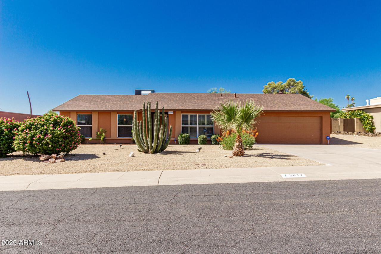 2437 E North Ln., Phoenix, AZ 85028