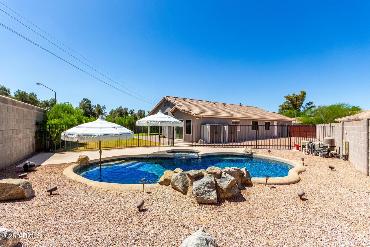 723 N Joshua Tree Ln., Gilbert, AZ 85234