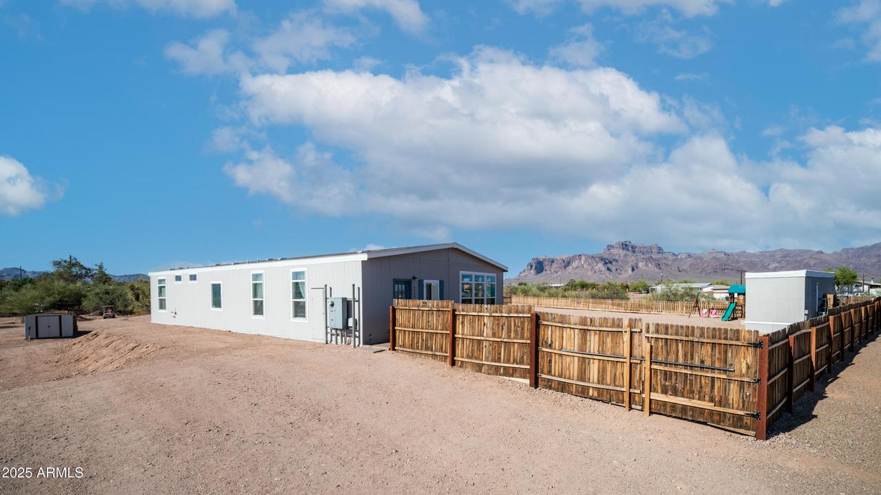 2242 E 12th Ave., Apache Junction, AZ 85119