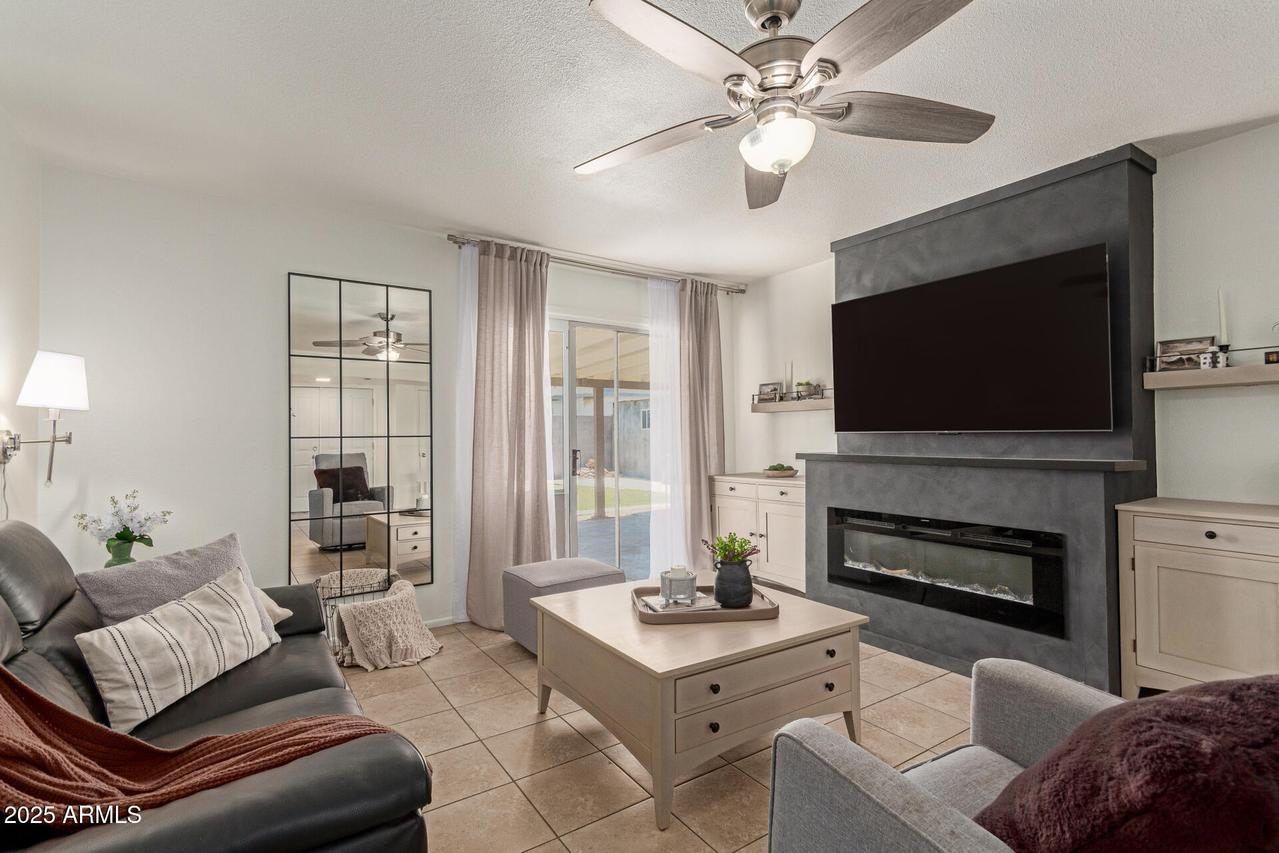 9825 N 44th Ave., Glendale, AZ 85302