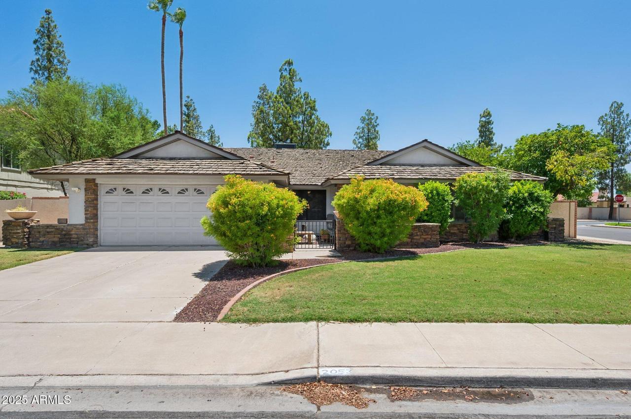 2053 W Natal Cir., Mesa, AZ 85202