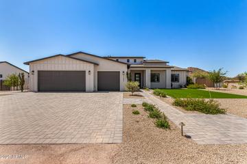 1297 W Lucky Ln., San Tan Valley, AZ 85144