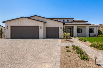 1297 W Lucky Ln., San Tan Valley, AZ 85144