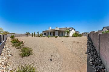 1297 W Lucky Ln., San Tan Valley, AZ 85144
