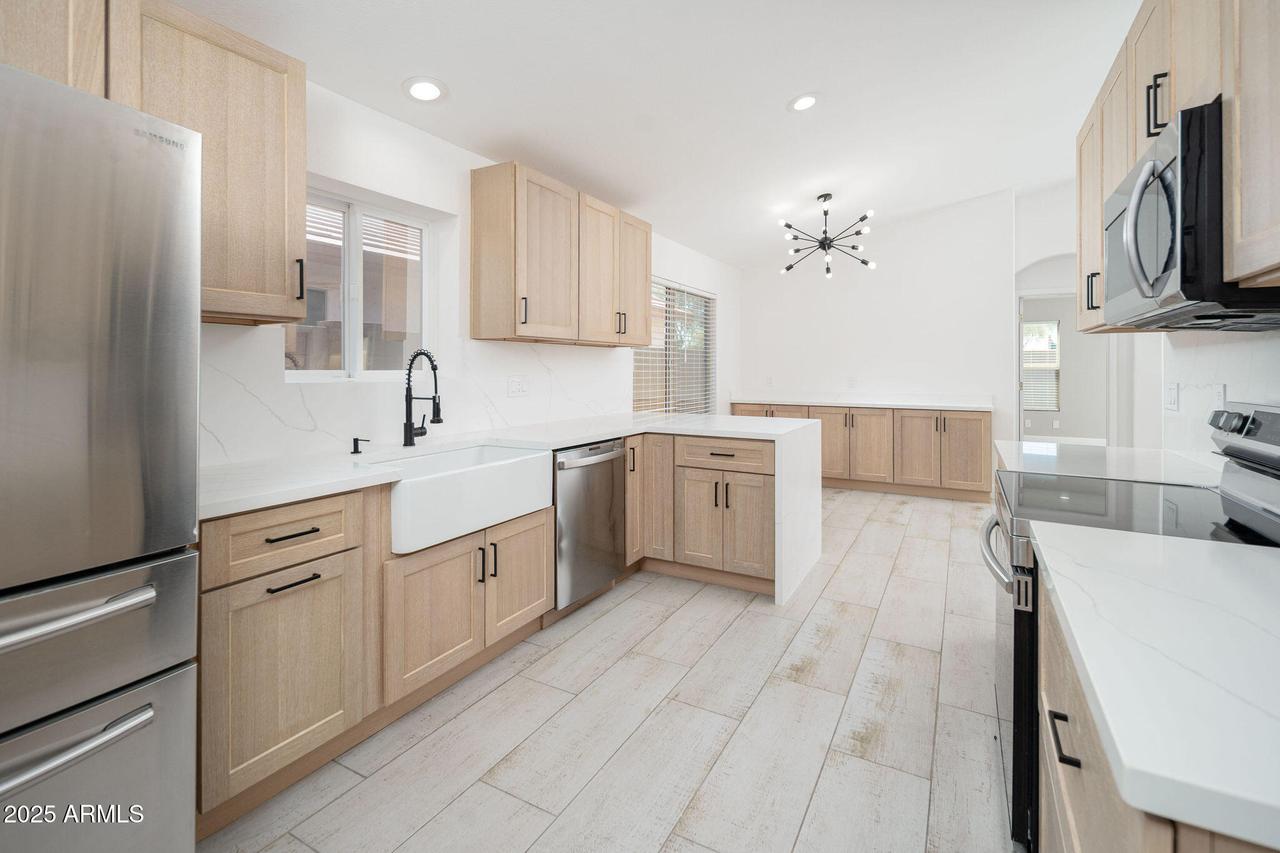21632 N 48th St., Phoenix, AZ 85054