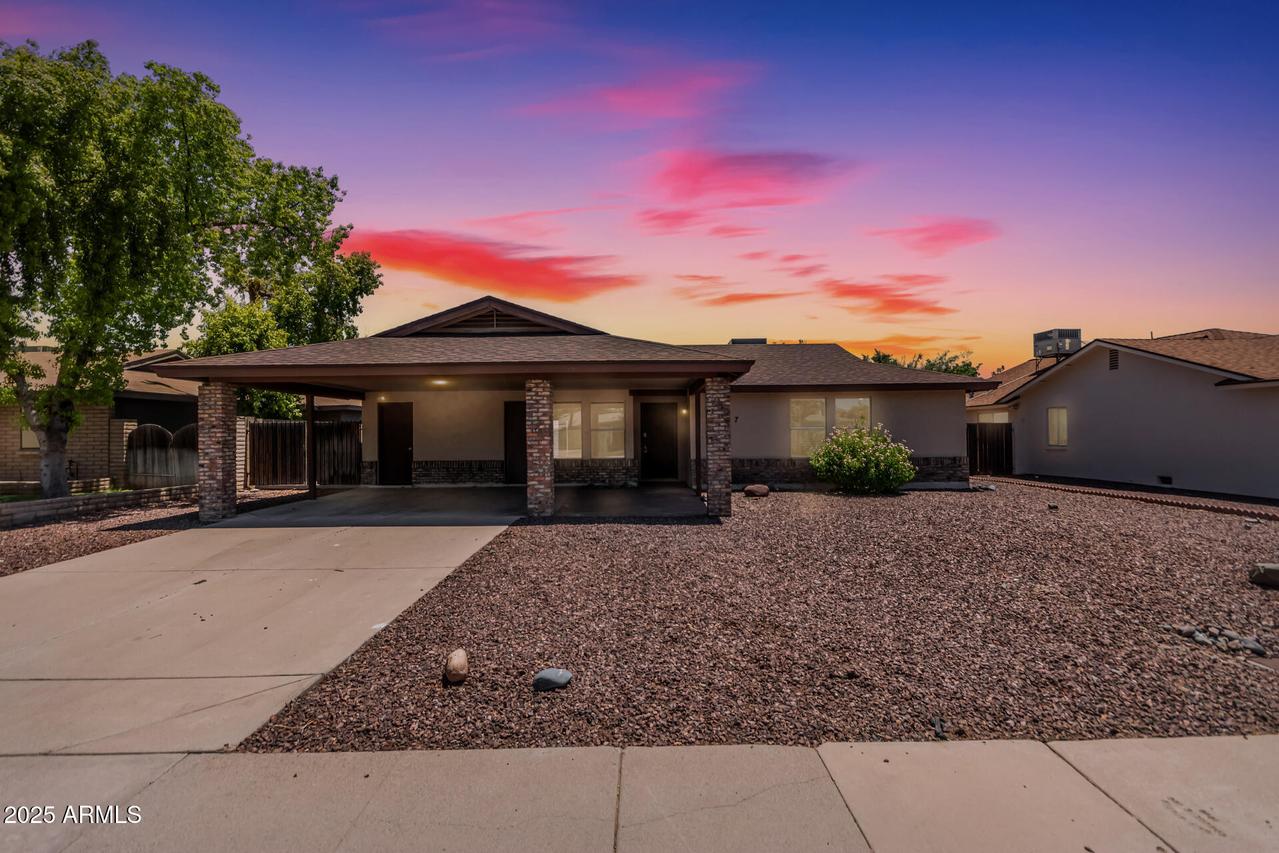 137 W Wagoner Rd., Phoenix, AZ 85023