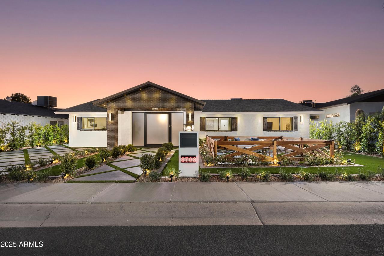 8708 E Rancho Vista Dr., Scottsdale, AZ 85251
