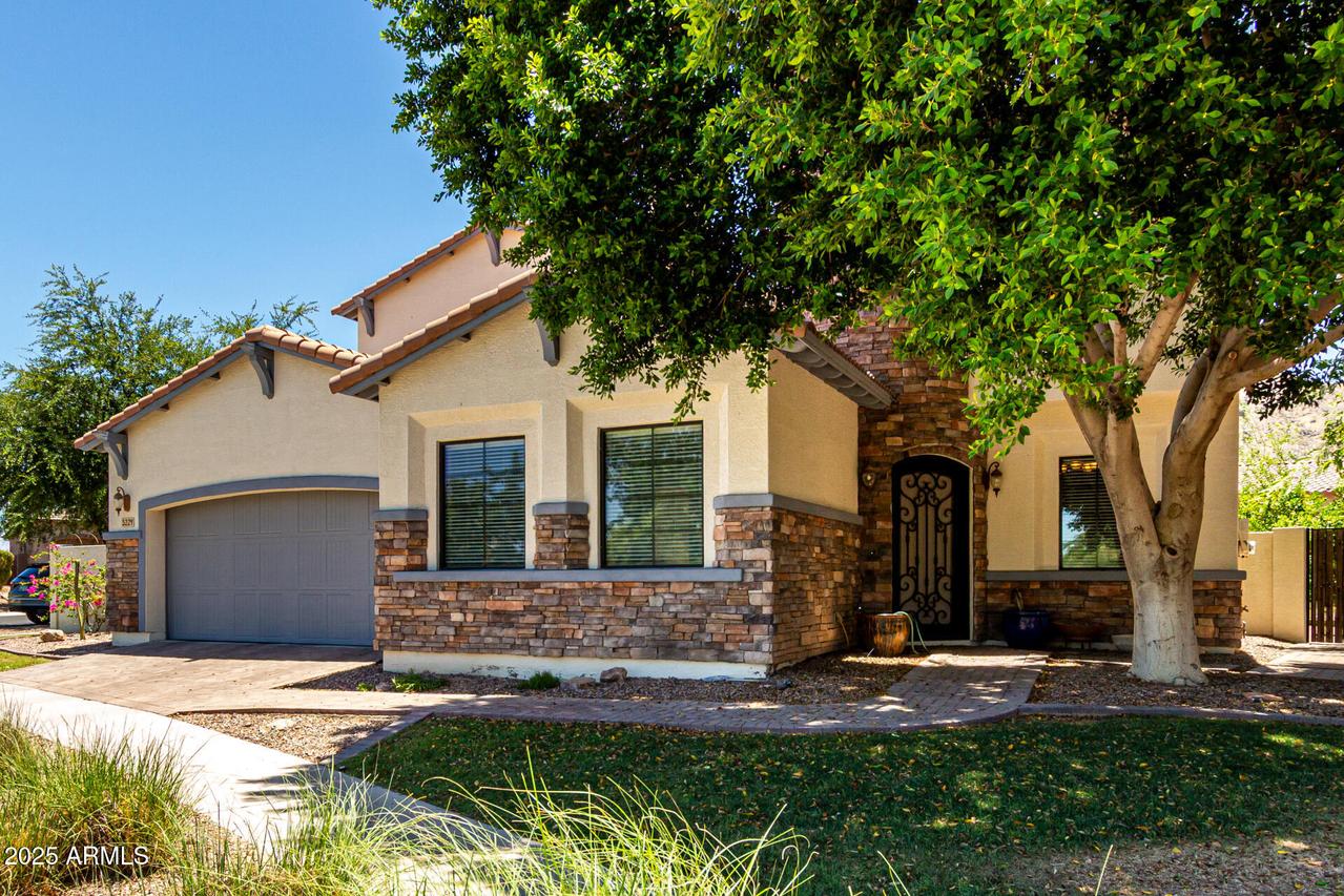 3229 E Mountain Village Cir., Phoenix, AZ 85042