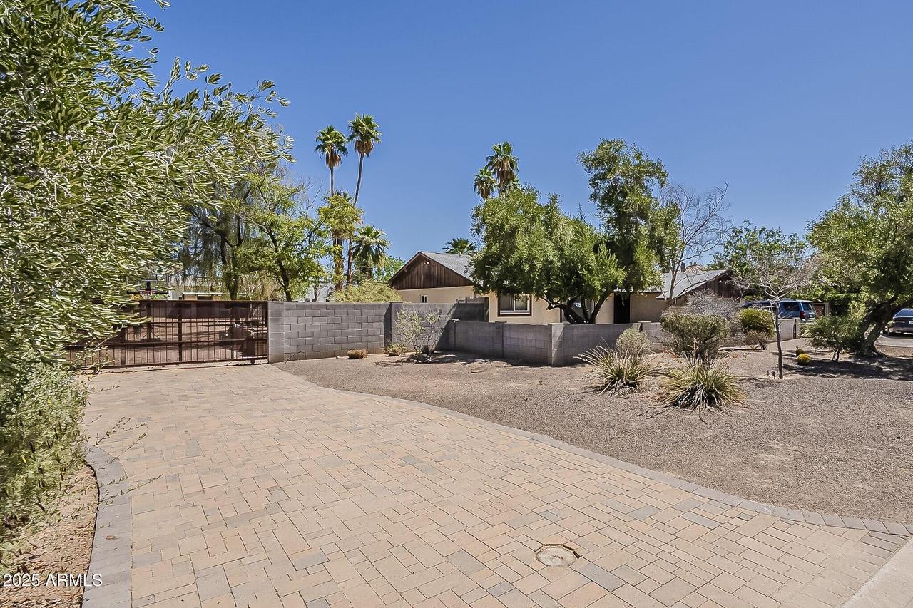 6302 E Turquoise Ave., Paradise Valley, AZ 85253