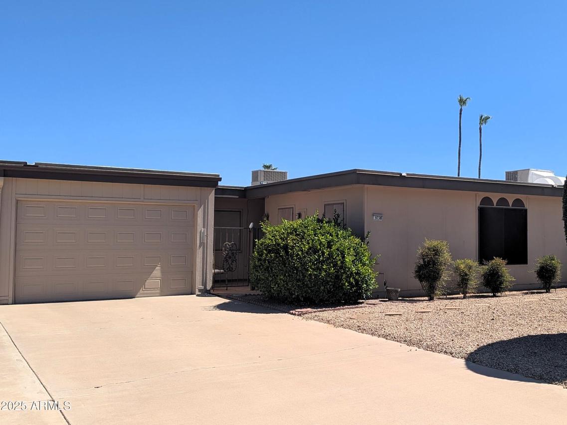 9738 W Royal Ridge Dr., Sun City, AZ 85351