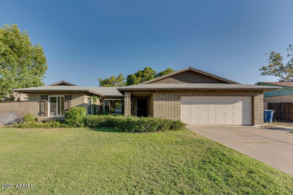 717 W Manhatton Dr., Tempe, AZ 85282