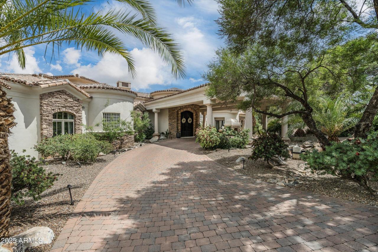 8229 N Ridgeview Dr., Paradise Valley, AZ 85253