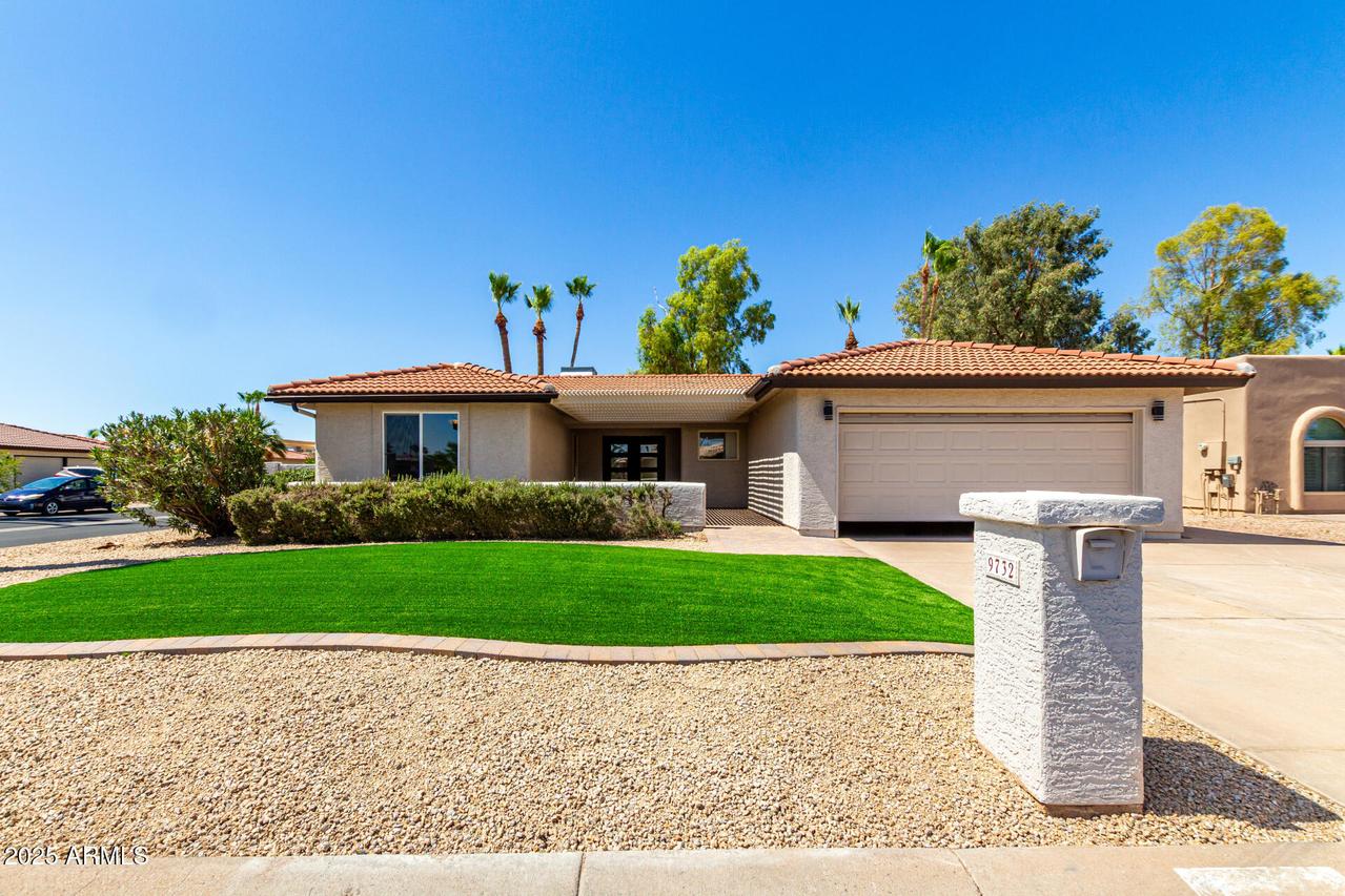 9732 E Watford Way, Sun Lakes, AZ 85248