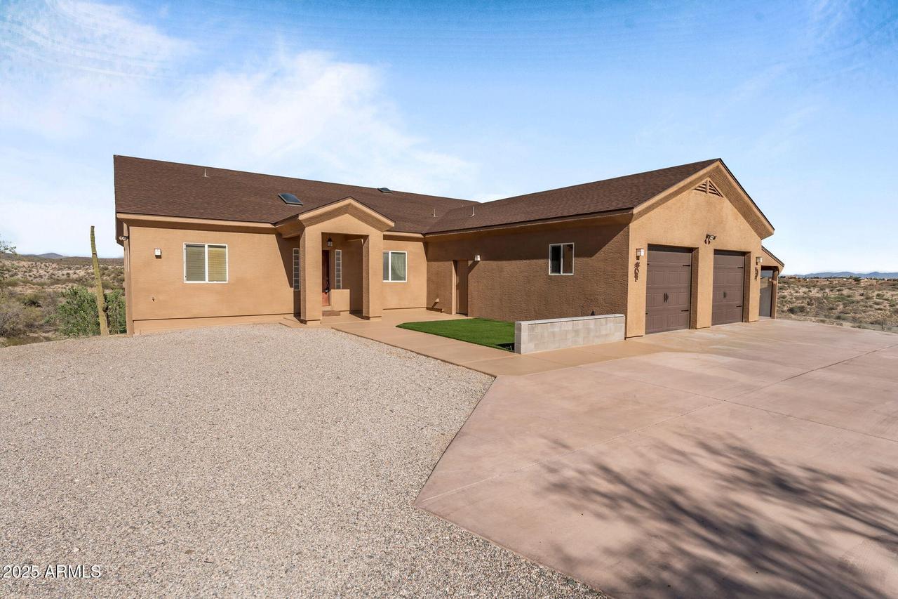 45327 San Domingo Peak Tr., Morristown, AZ 85342