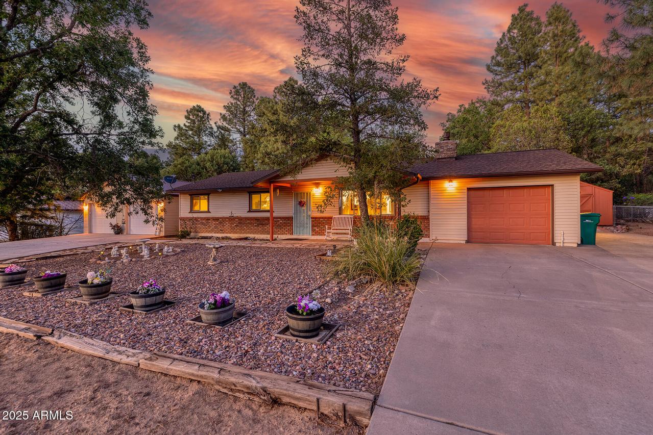 1041 N 36th Dr., Show Low, AZ 85901
