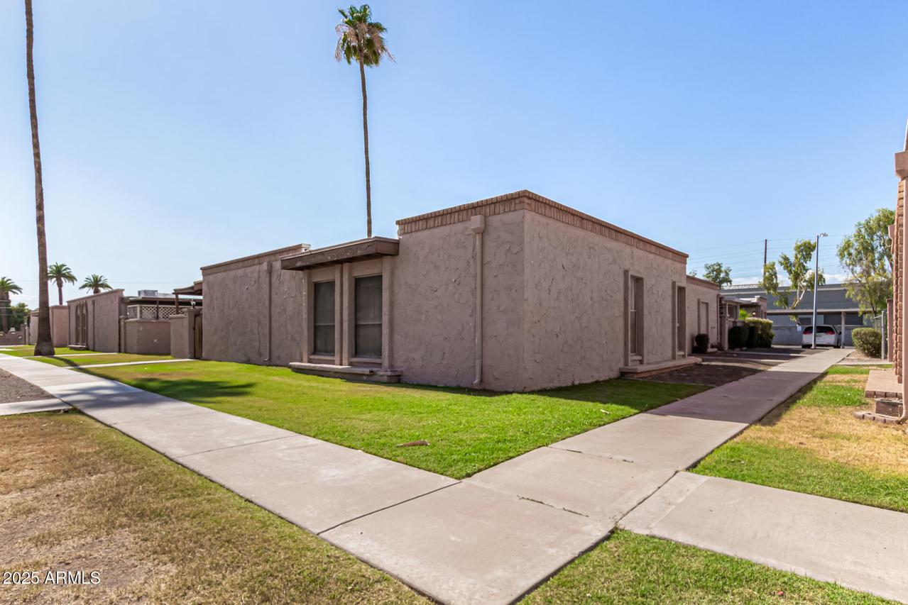 7921 N 61st Ave., Glendale, AZ 85301
