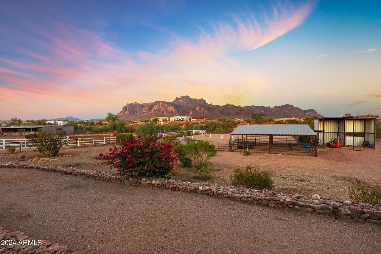 77 S Arroya Rd., Apache Junction, AZ 85119