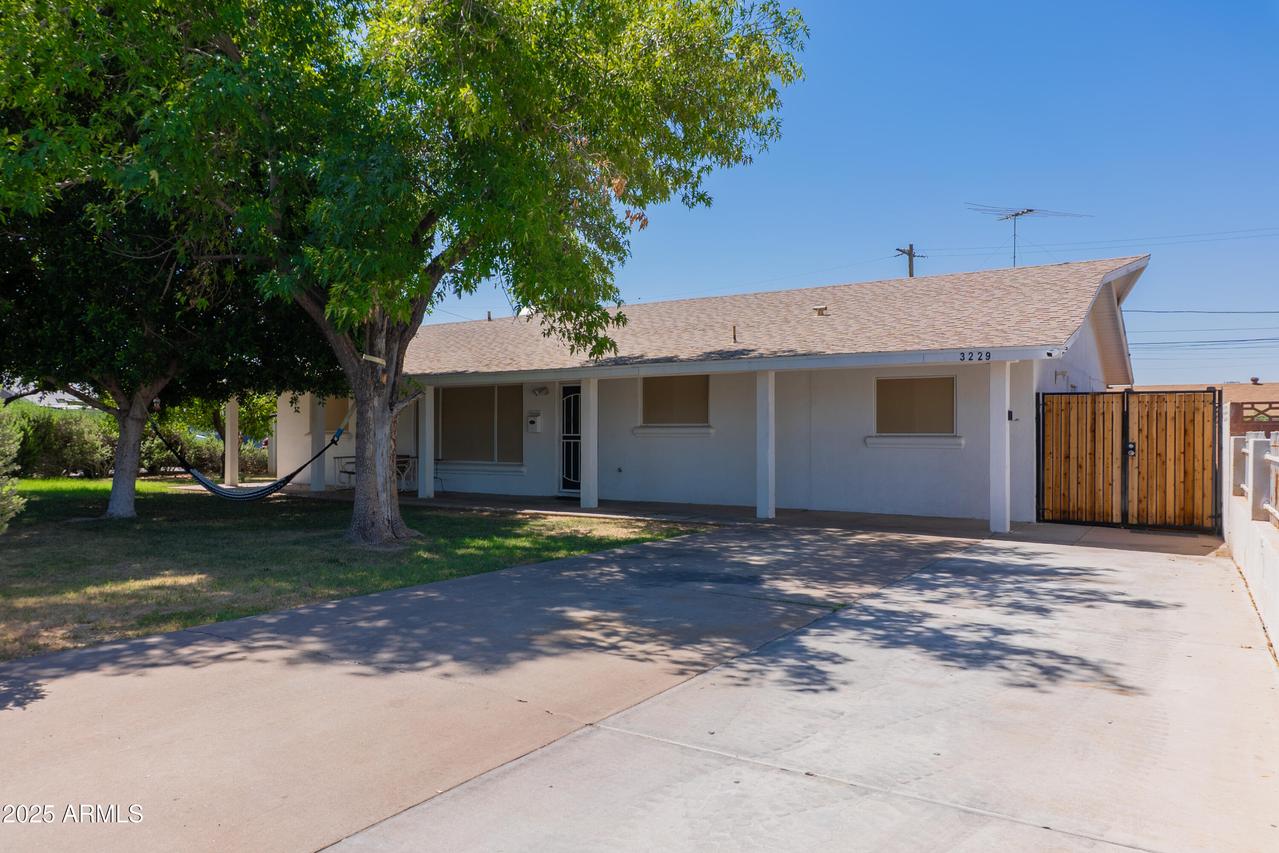 3229 W College Dr., Phoenix, AZ 85017