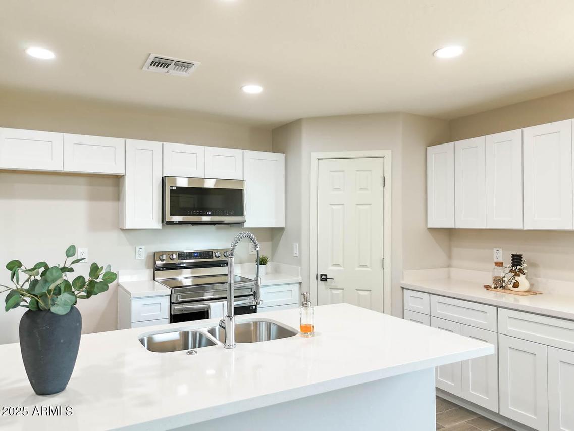 15438 S Overfield Rd., Arizona City, AZ 85123