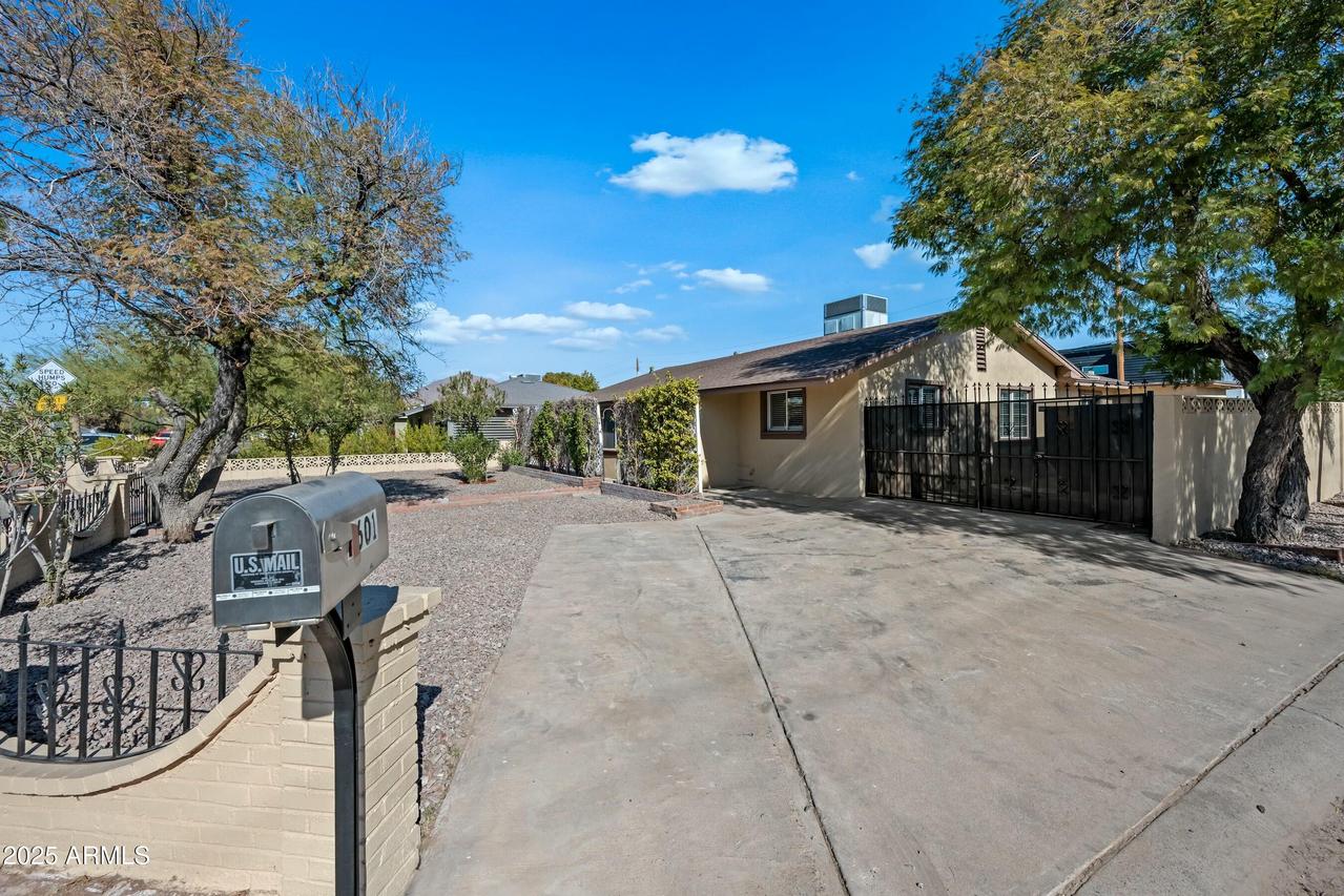 2601 N 51st St., Phoenix, AZ 85008