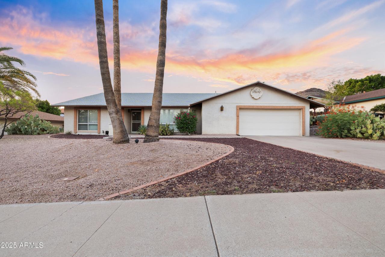 1116 E Acoma Dr., Phoenix, AZ 85022