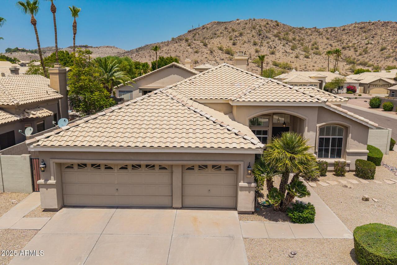 2550 E Amberwood Dr., Phoenix, AZ 85048