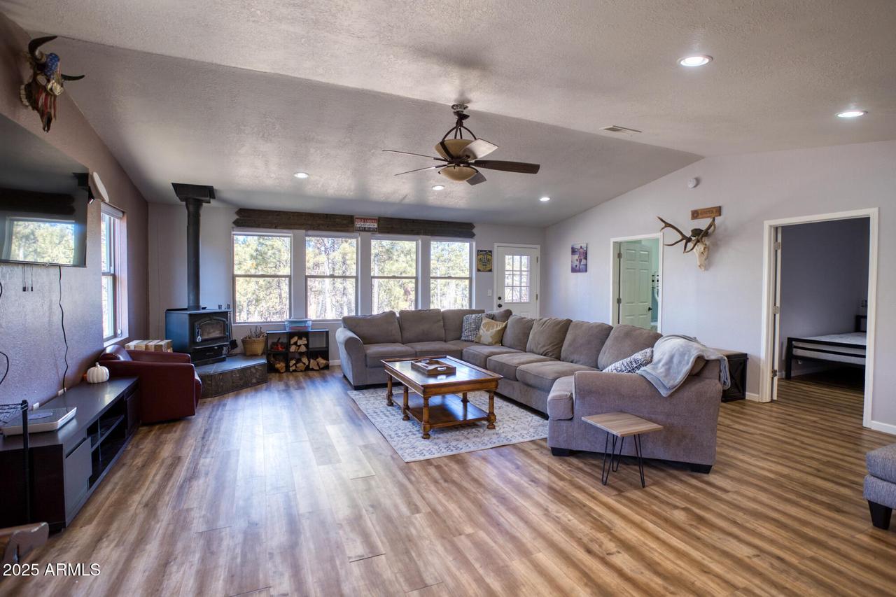 2024 Ponderosa Tr, Overgaard, AZ 85933
