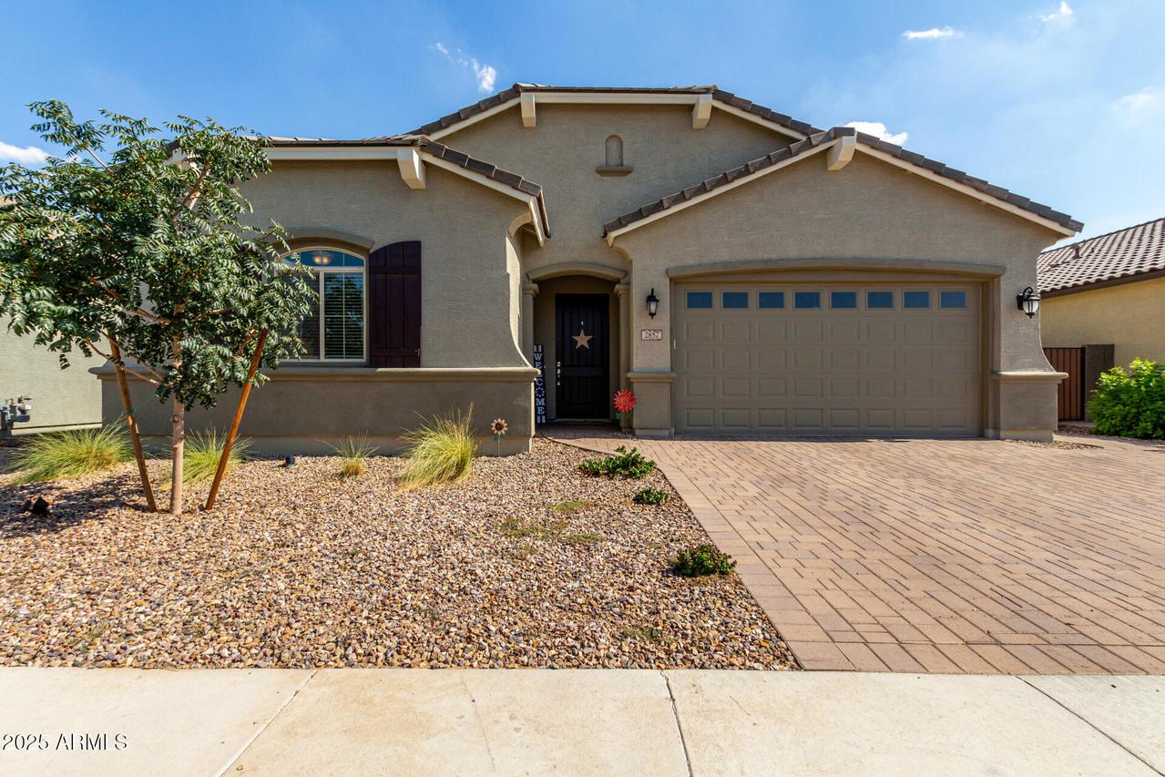2857 W Santa Fe Dr., San Tan Valley, AZ 85144